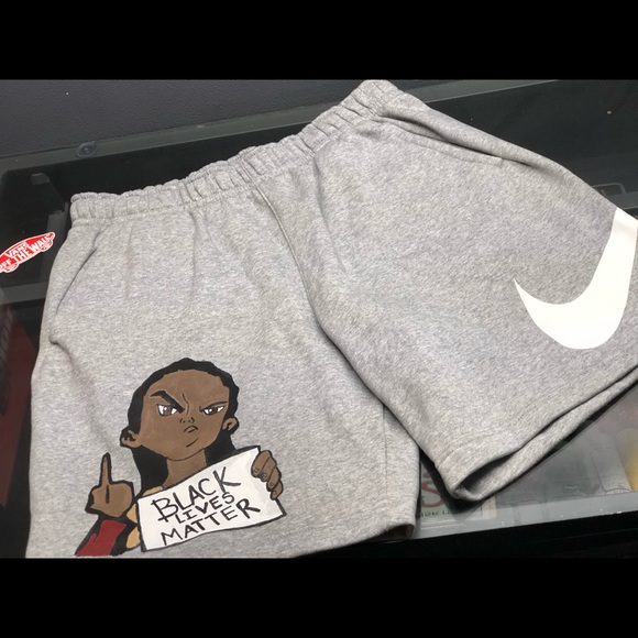 Handpainted Nike Shorts 💎 - Picture 3 of 4